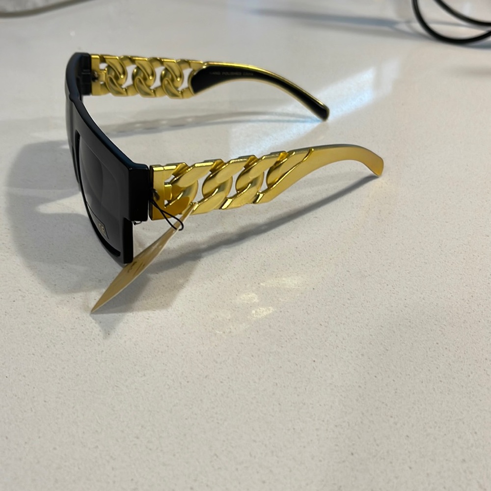 Black & Gold Link Sunglasses 😎